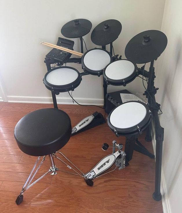 Alesis Nitro Max Mesh Electronic Drum Set